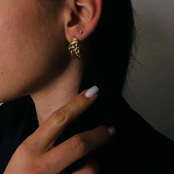 New Creative Statement Gold Geometric Unusual Hoop Earrings - Picture 5 of 8